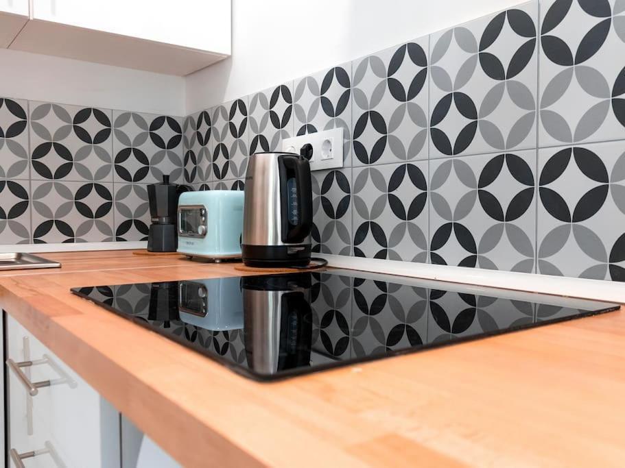 Acogedor Estudio En Triana Con Jacuzzi Y Wifi Seville Exterior photo