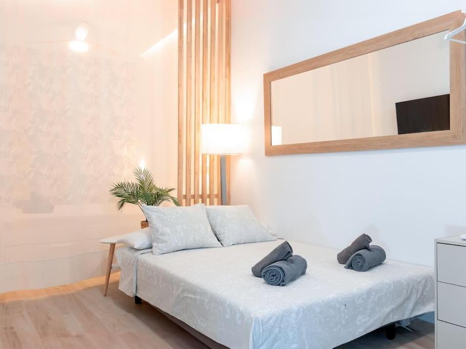 Acogedor Estudio En Triana Con Jacuzzi Y Wifi Seville Exterior photo