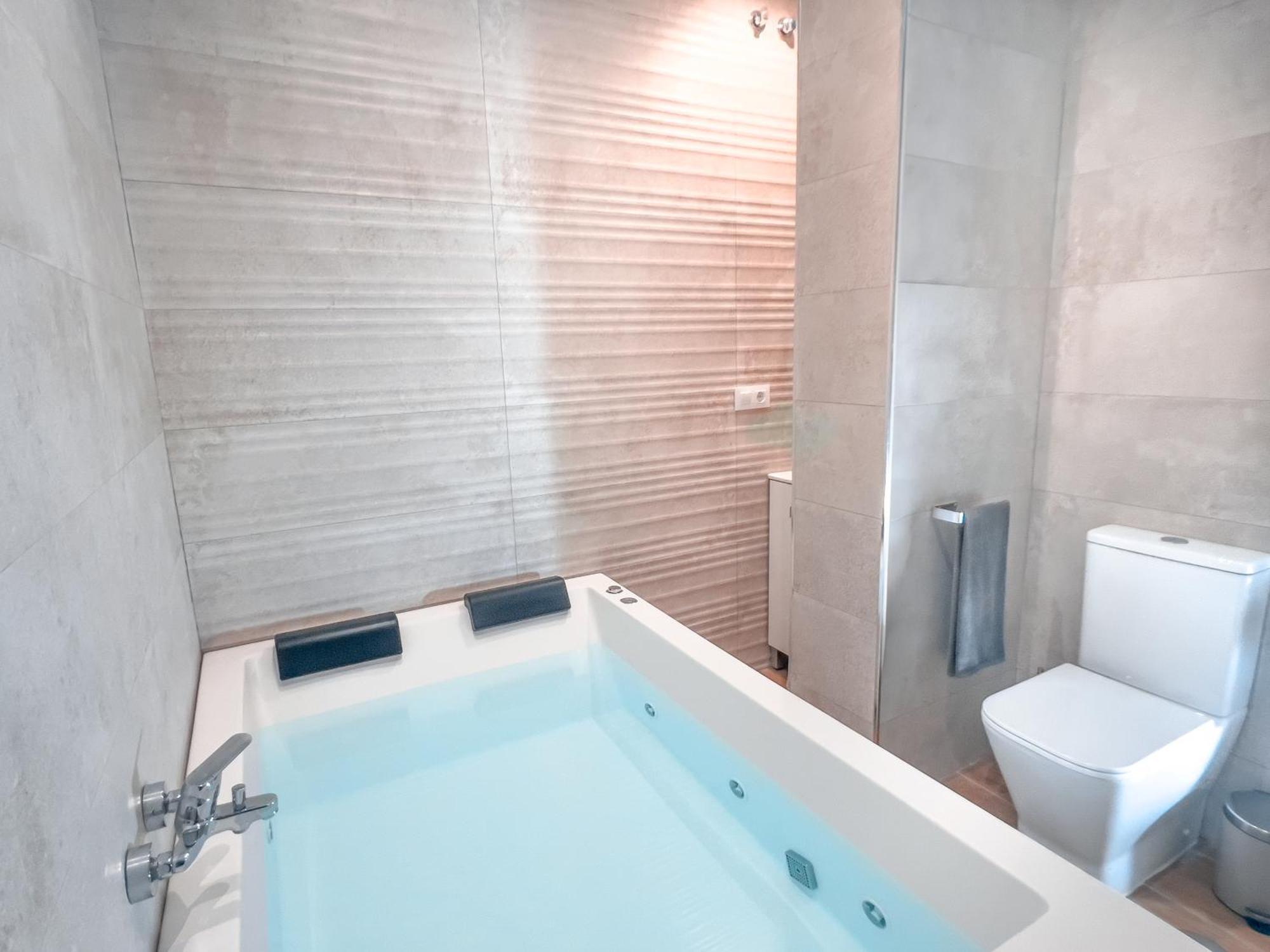 Acogedor Estudio En Triana Con Jacuzzi Y Wifi Seville Exterior photo