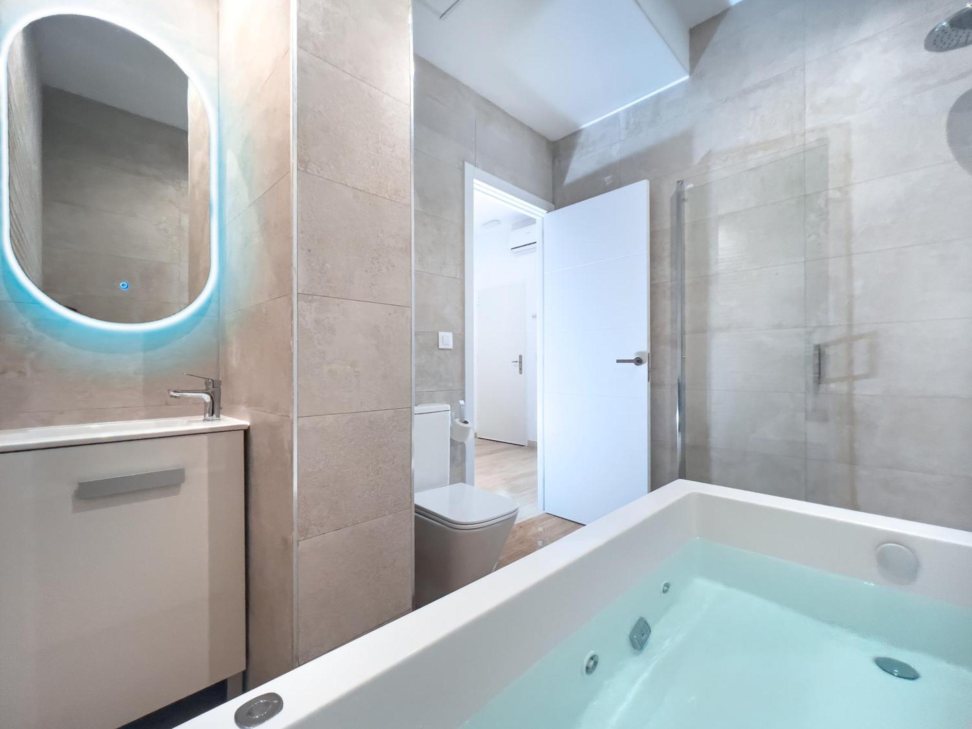 Acogedor Estudio En Triana Con Jacuzzi Y Wifi Seville Exterior photo